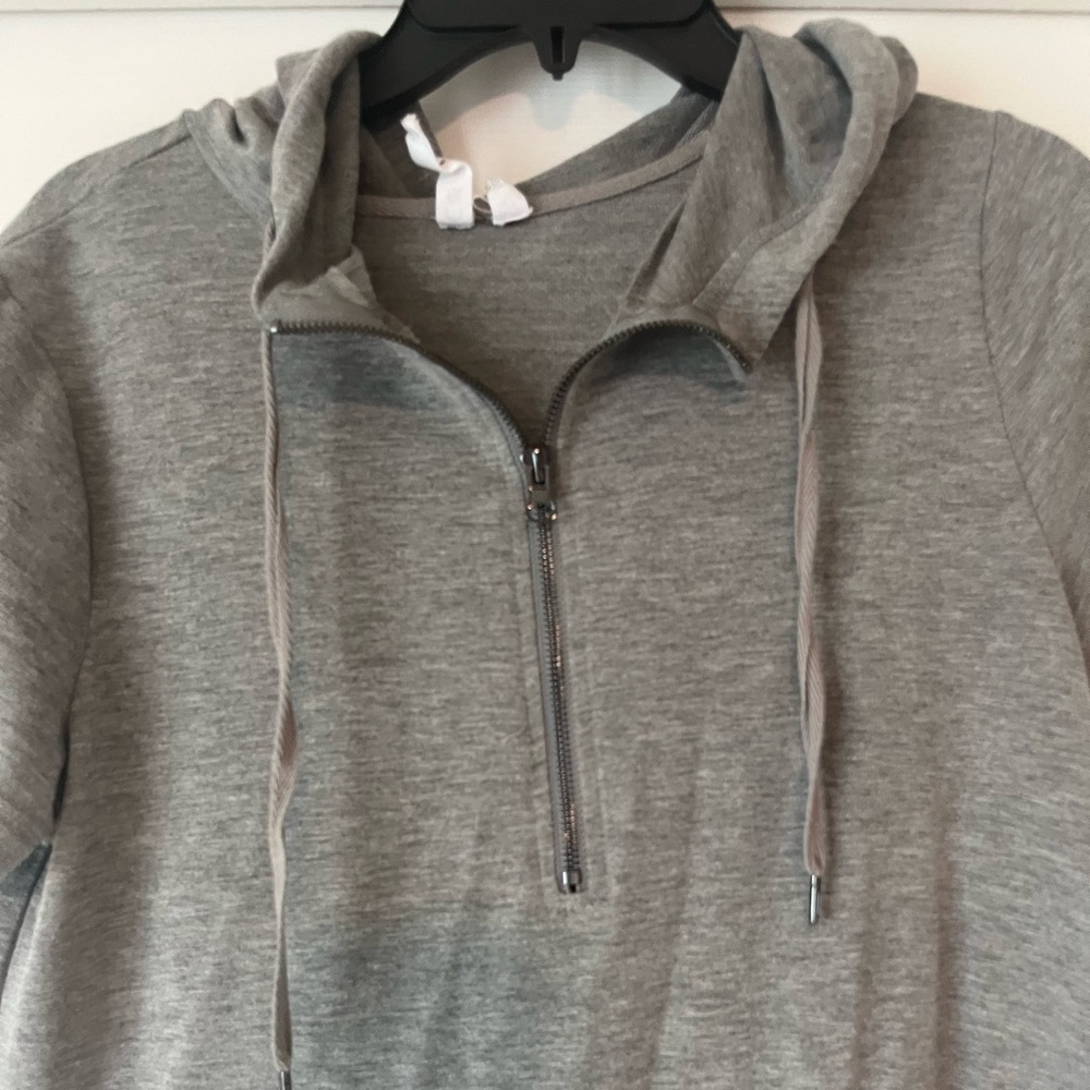 Gray hooded dress - Picture 3 of 5